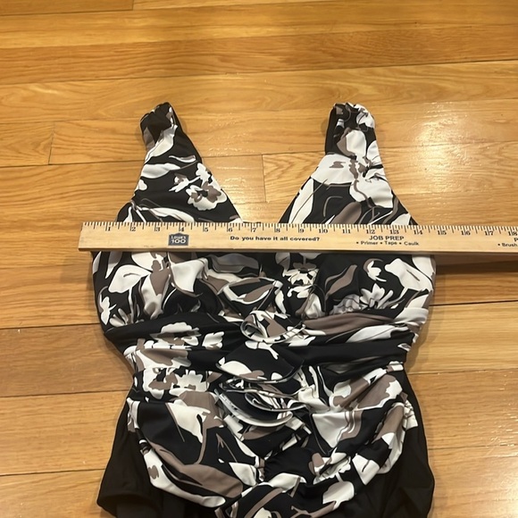 Inc International Concepts women’s floral one piece swimsuit size 18W. - Picture 3 of 9
